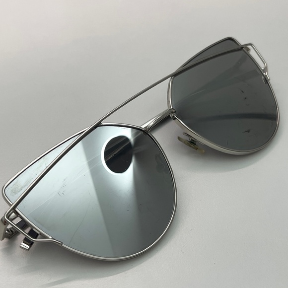 Gentle Monster Love punch Silver tone cat eye mirrored Col.2 Sunglasses - Picture 3 of 11